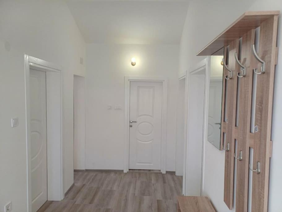 Cozy, Fully Equipped, Free Parking&Wifi, Quiet, 2Bd Podgorica Exterior foto